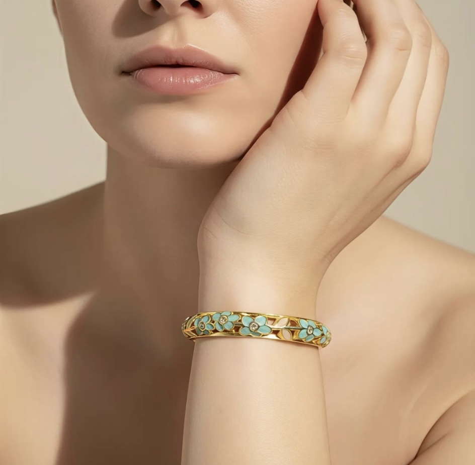 Jonc doré orné de fleurs turquoises en émail