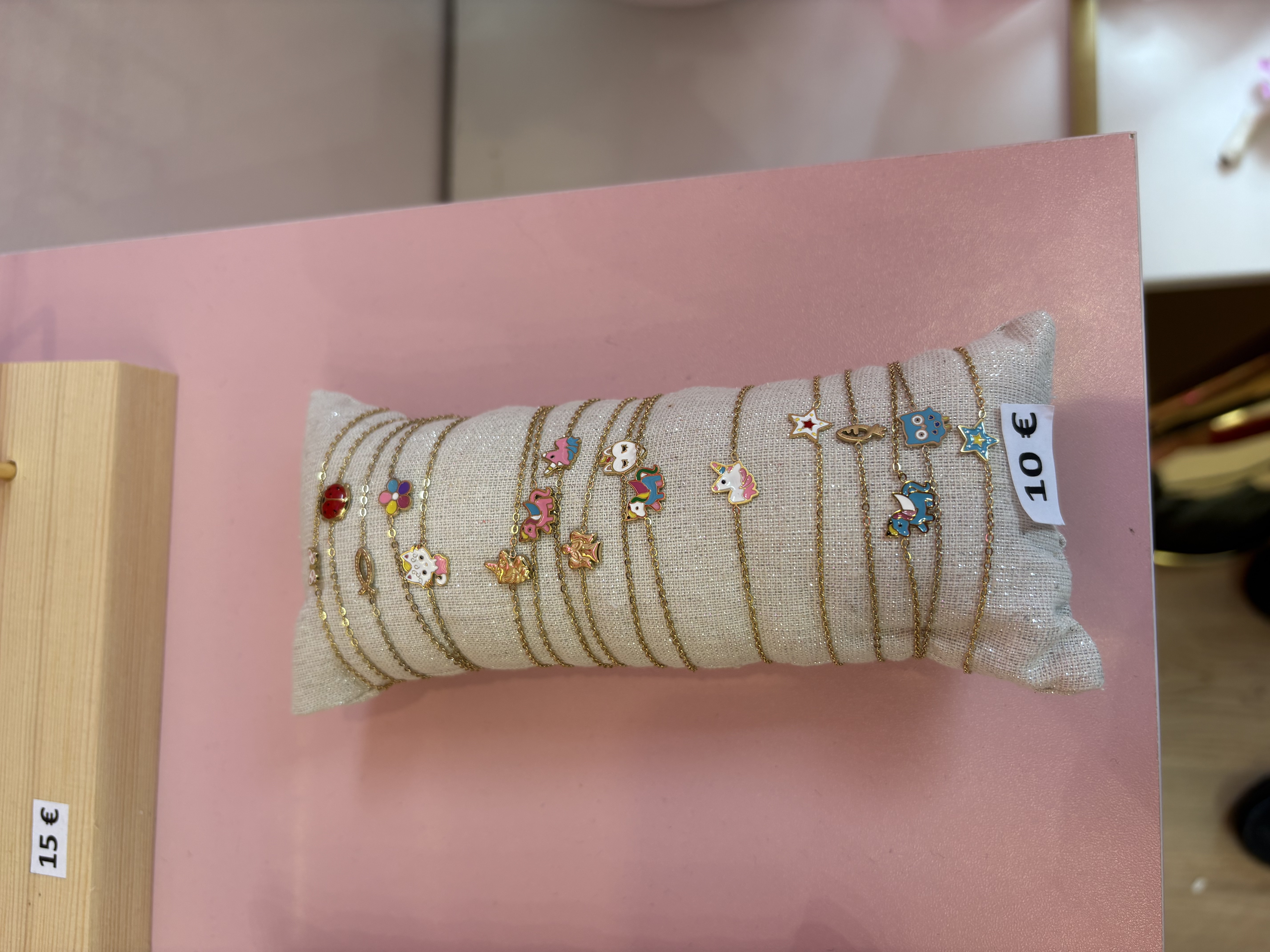 Bracelets dorés pour enfants avec petits animaux en émail